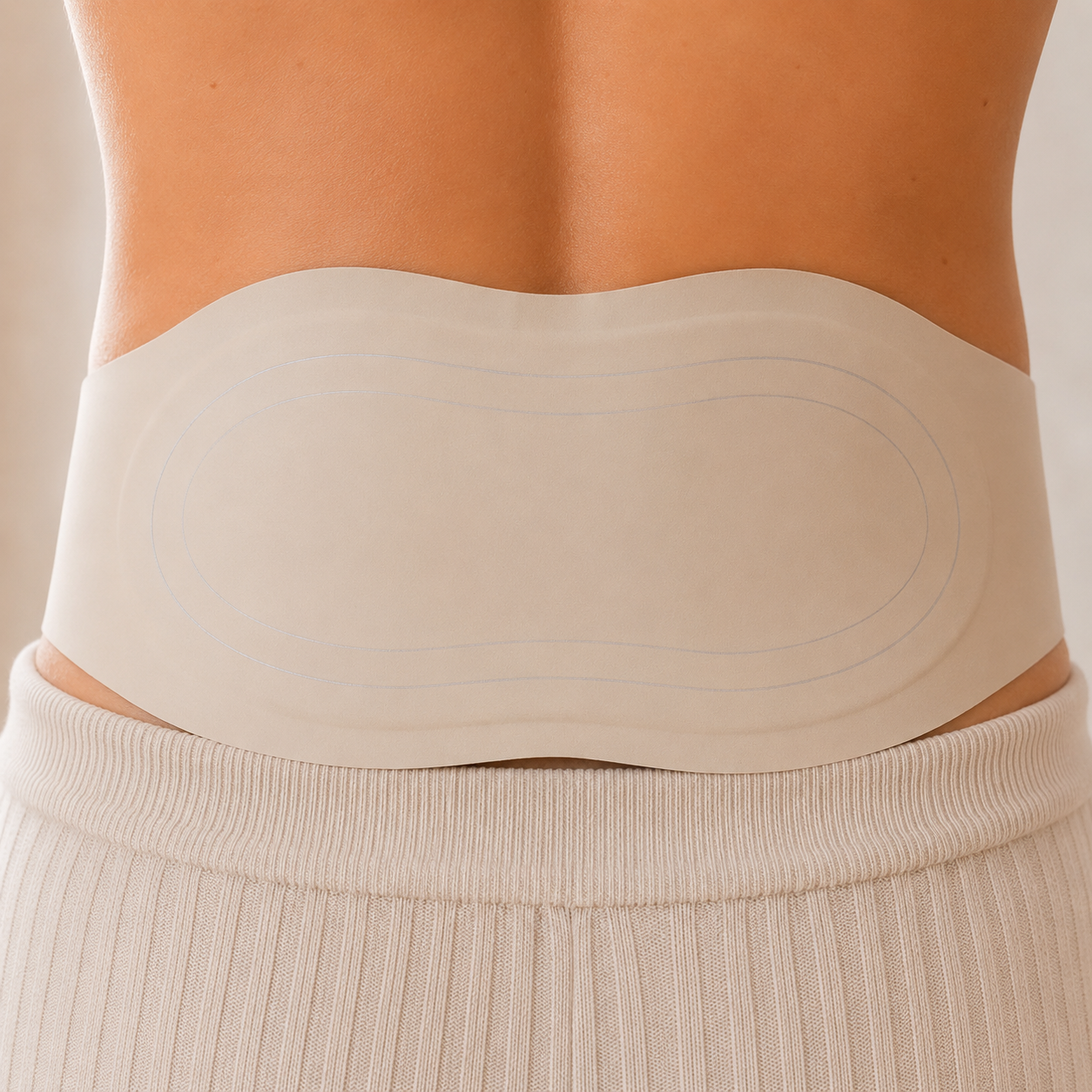 Day One ceinture chauffante menstruelle portée sur le bas du dos